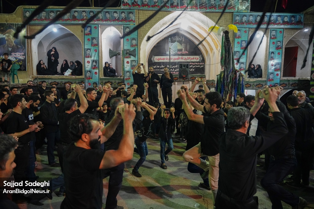 گزارش تصویری از هیئت سنج زنی وشاد آران در شب تاسوعای حسینی